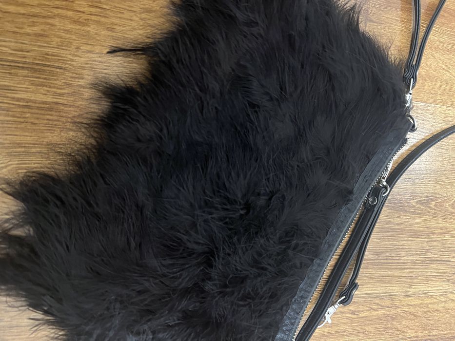 Чанта с пера има и дълга дръжка