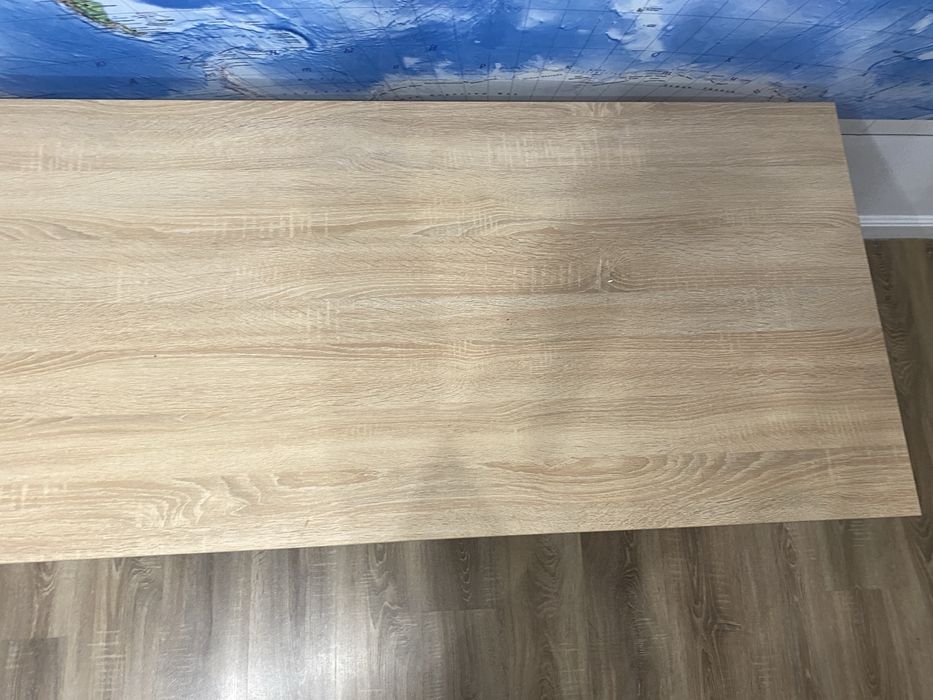 продам деревянный стол срочно