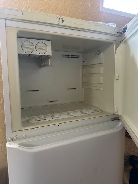 Холодильник нерабочий продам