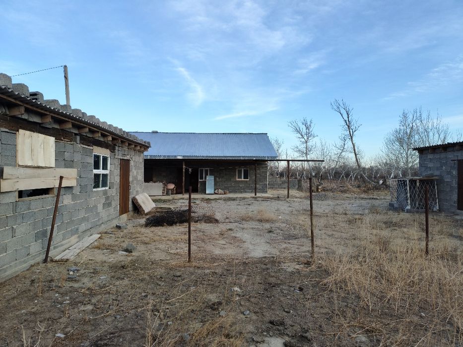 Подхозда жер үй , мал ұстағанға арналған