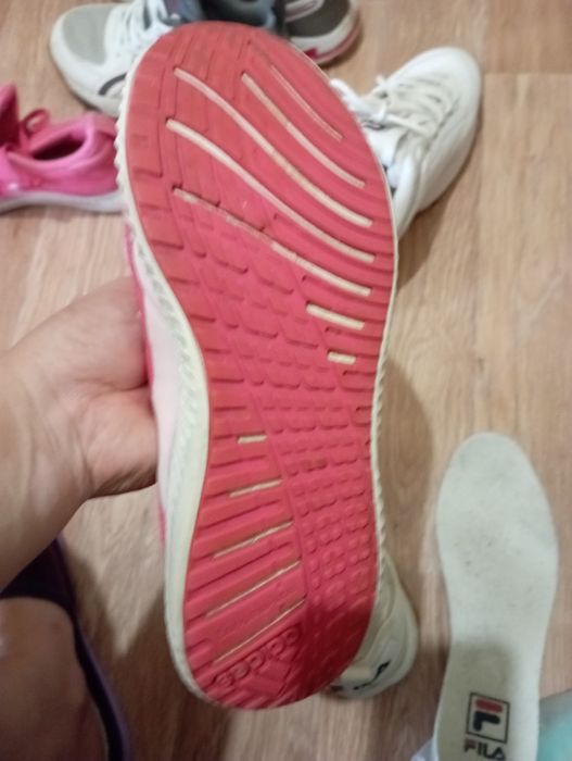 Срочно продам оригинал красовки размер 37