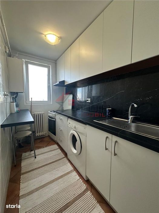 Inchiriere  Apartament cu 3 camere Podu Ros