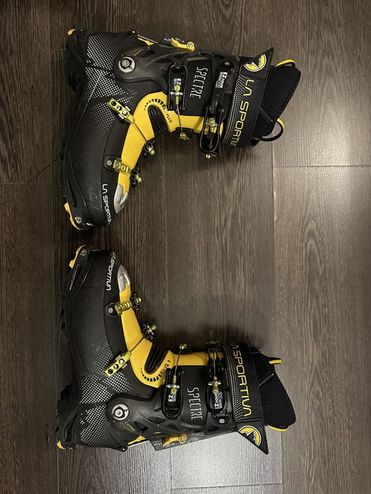 Vând clăpari tură La Sportiva