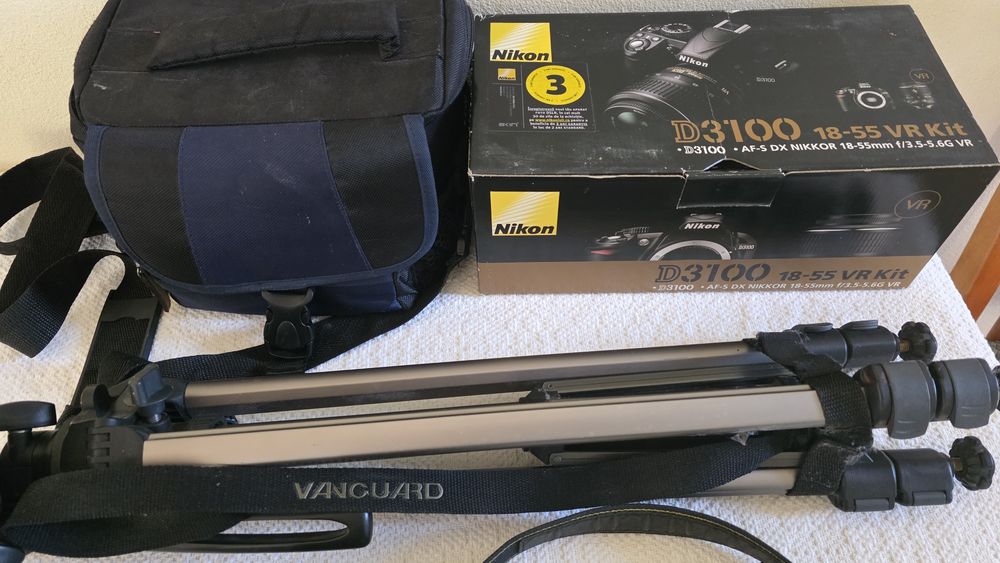 Nikon D3100 – Kit complet, stare foarte bună, doar ~20.600 cadre