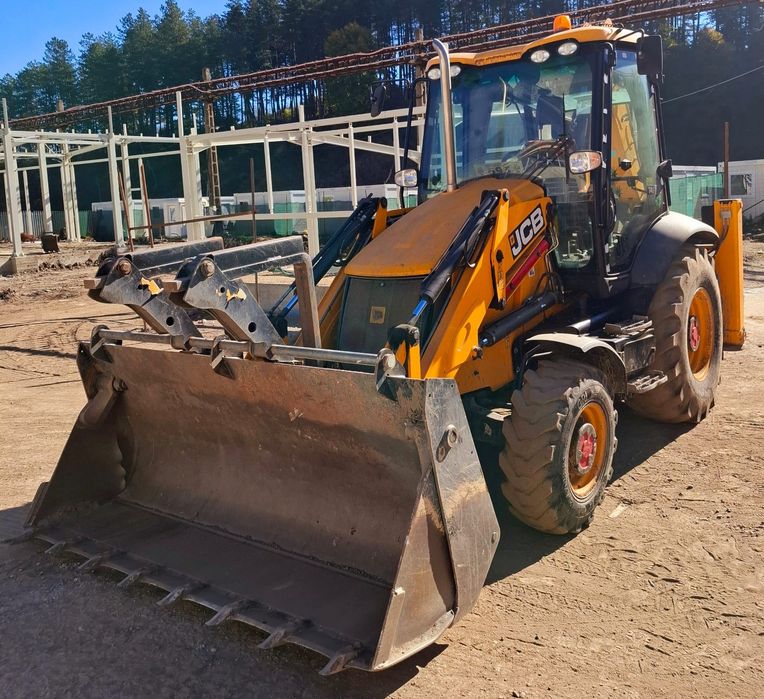 Inchiriez buldoexcavator Valea Jiului
