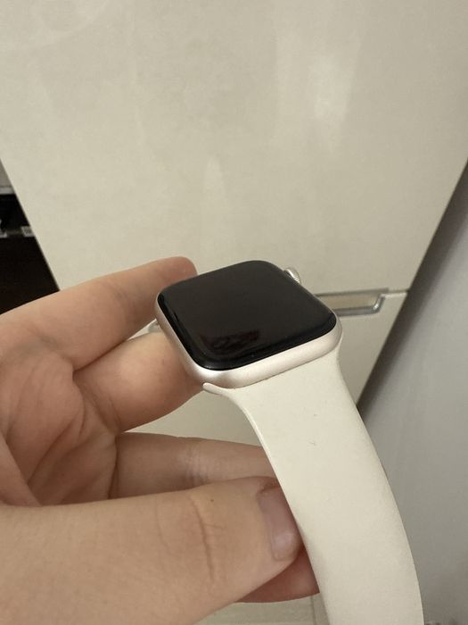 Продам Apple watch SE