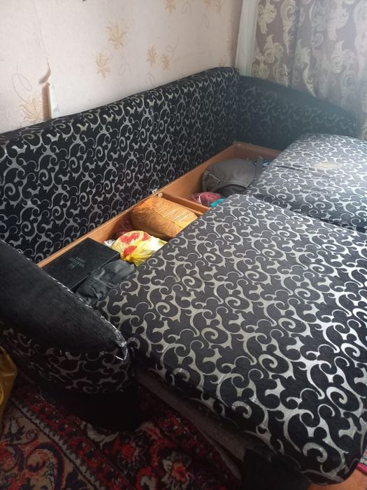 Диван срочно продам