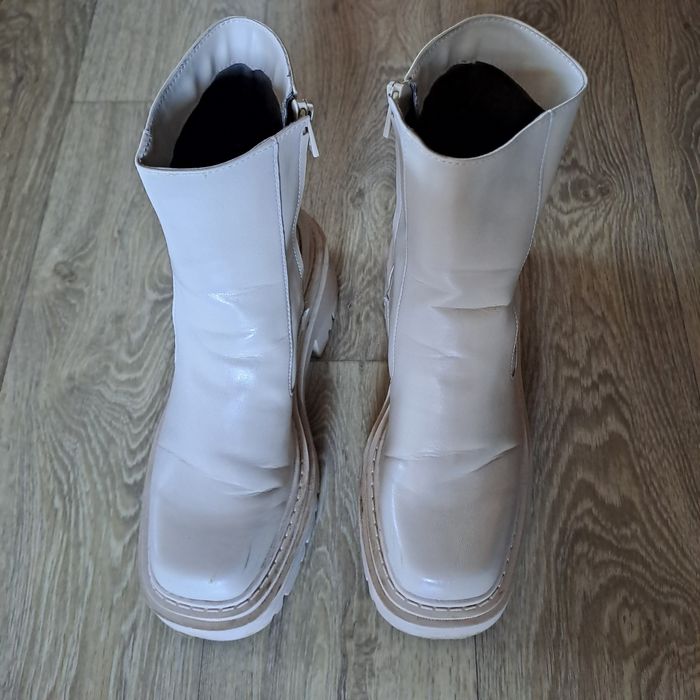 Боти с масивна подметка ZARA