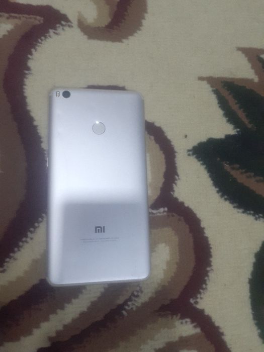 Mi max 2 telefon sotiladi