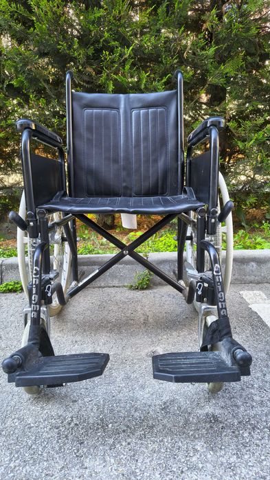 Продавам сгъваема инвалидна количка Wheeltech