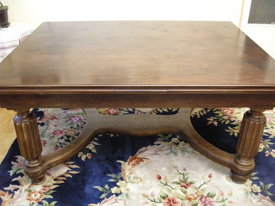 Антикварная мебель из цельного красного дерева