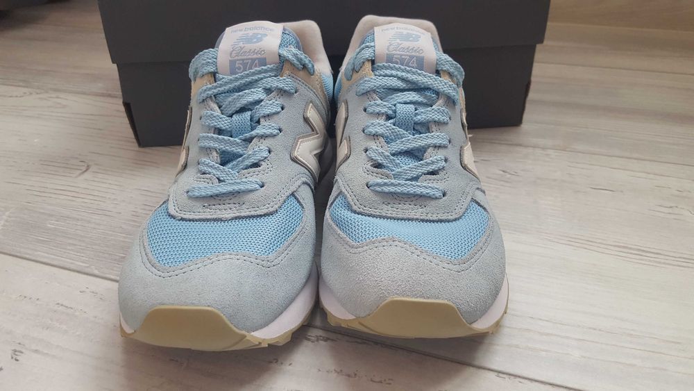 Сини велурени маратонки New Balance 574 Classic за момиче с р-р EUR38
