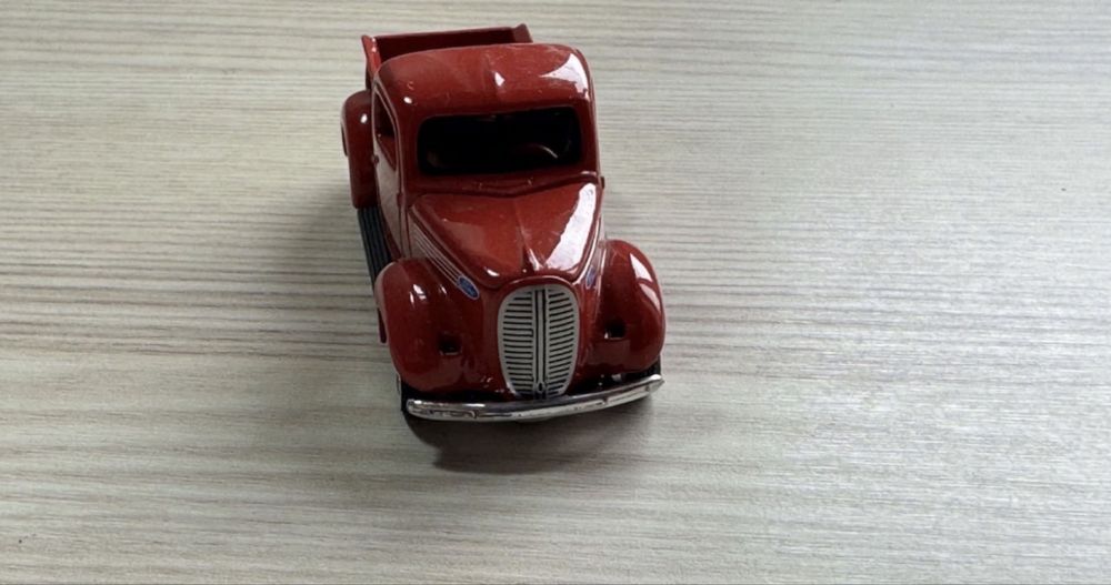 Machete auto metalice Johnny Lighting scara 1/72