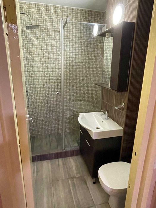 Inchiriez apartament 3 camere, decomandat, ultracentral, etaj 3/10 Bd. Magheru Oradea