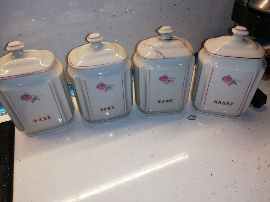 Порцеланов комплект за подправки