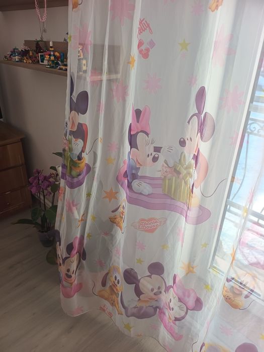 Perdele și candelabru cu Minnie mouse