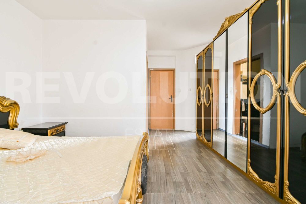 Продава се Тристаен апартамент в София, Надежда 2 - 130 кв.м за 2405 €/кв.м - Снимка #8