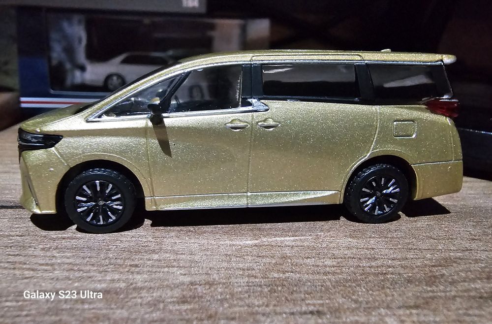 Модель 1/64 Toyota Alphard 2023г. Japan