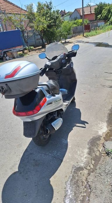 Vând scuter piaggio an 2006