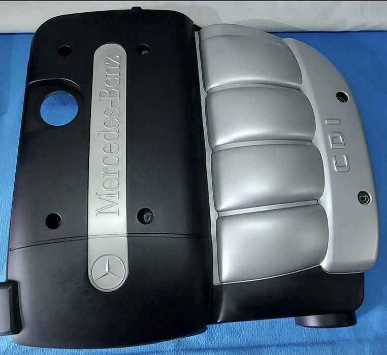 ПВЦ декоративен капак двигател  мерцедес 2.2CDI 2004г