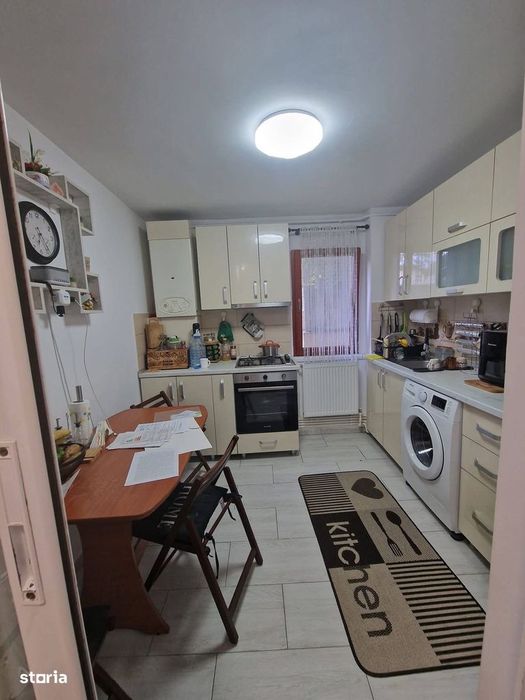 De vanzare apartament cu 2 camere,bucararie spatioasa, garaj