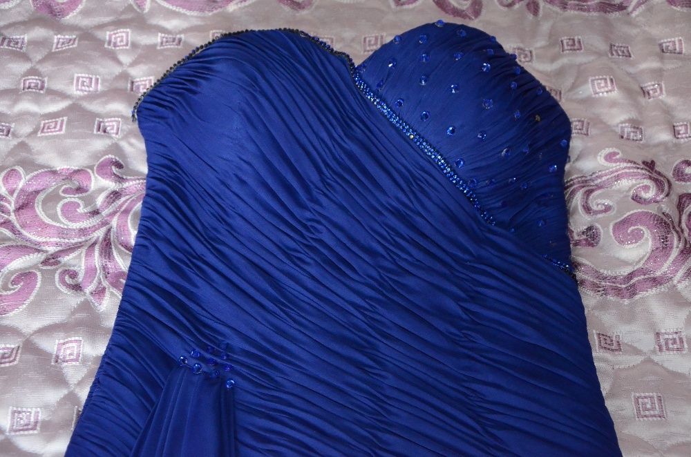 Тъмно синя бална рокля