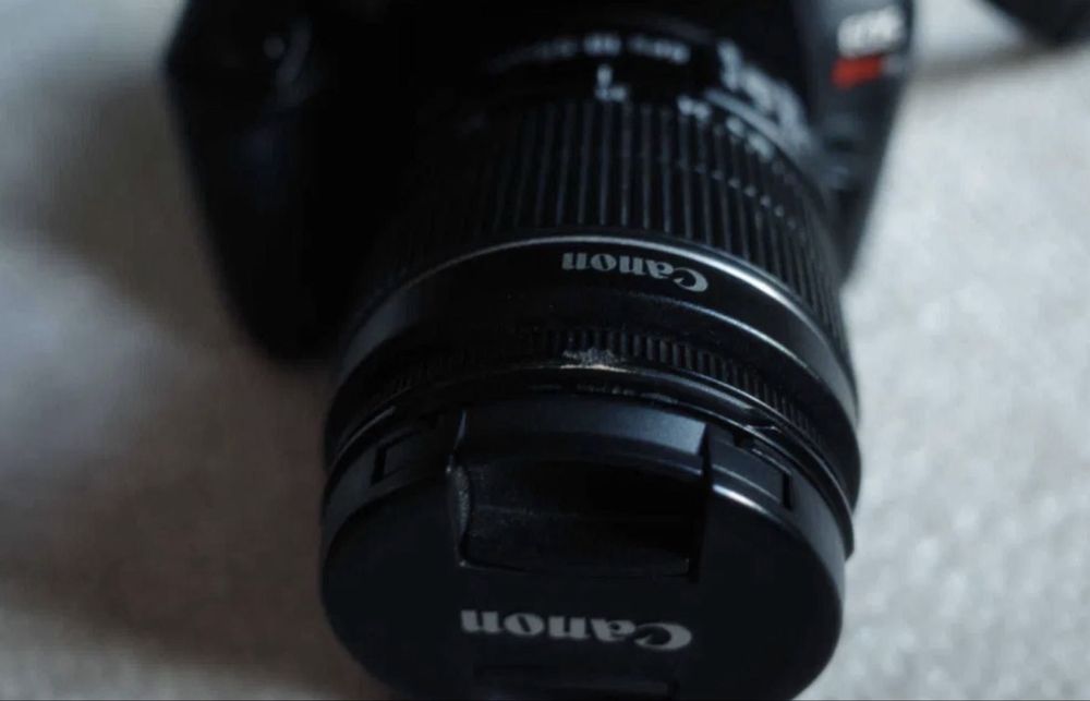 Canon EOS 1300D/Rebel T6.