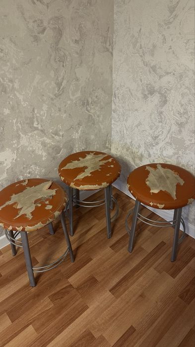 Продам кухонный стол и стулья