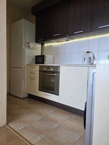 Дава се под наем Тристаен апартамент в Бургас, Славейков - 98 кв.м за 510 € - Снимка #3