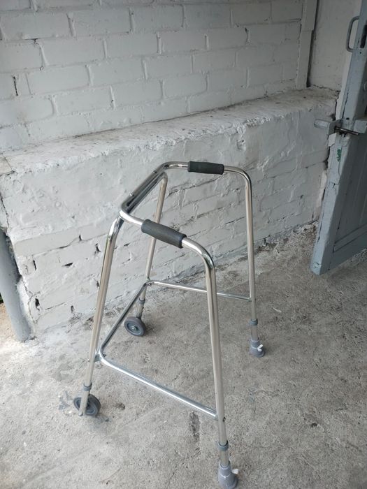 Продам ходунки медицинские