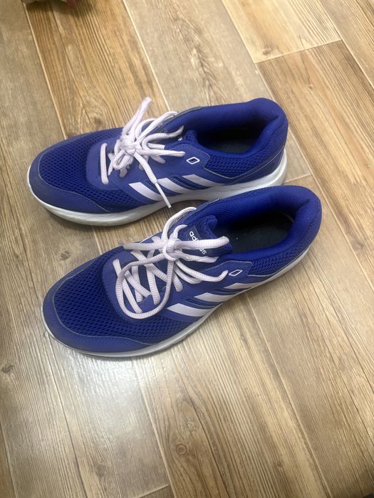 Женские кроссовки Adidas