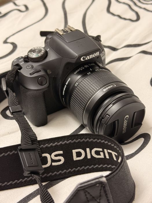 Aparat foto DSRL- Canon  EOS 2000D