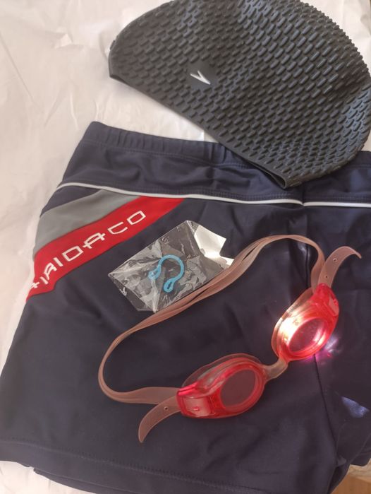 Шапка,очки,сланцы,шорты