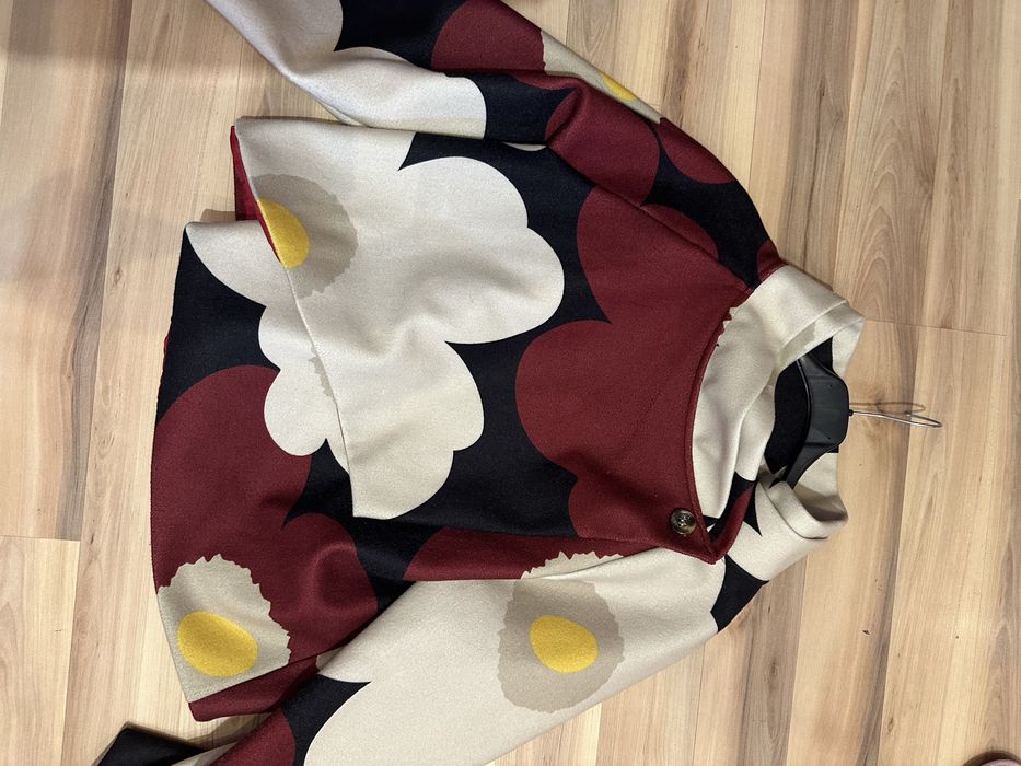 Палто с асиметрично закопчаване,като ново , с качулка