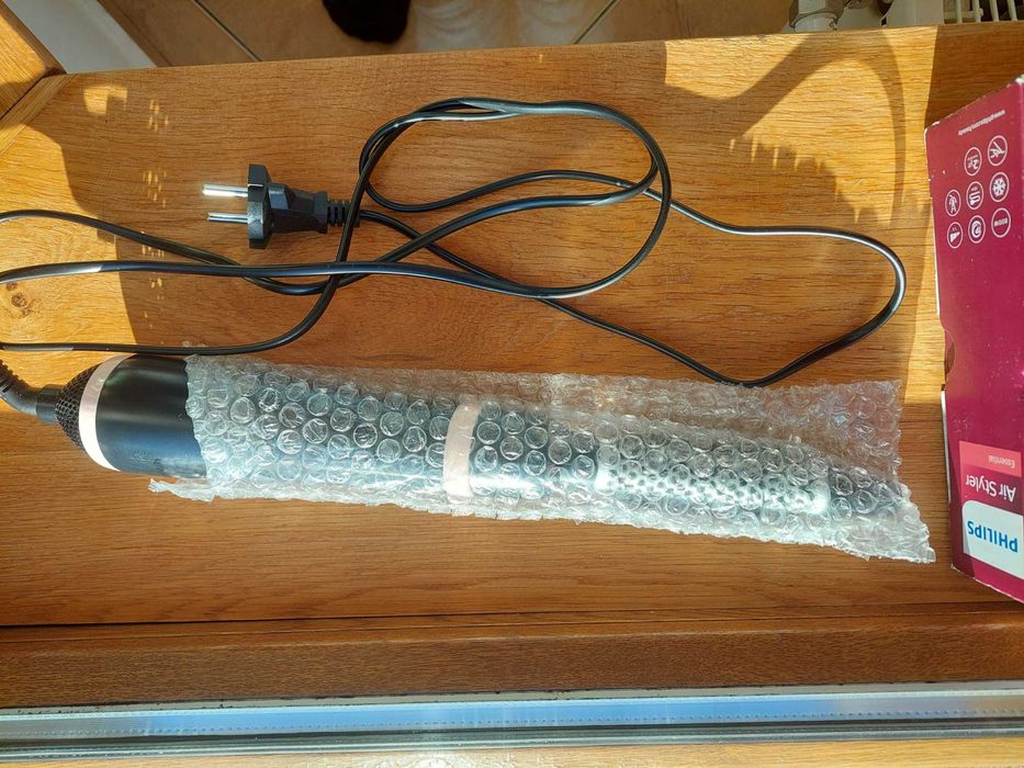 Vand perie electrica cu aer cald Philips Essential HP8661, uscator par