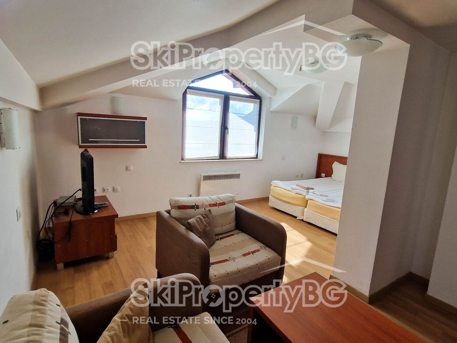 Просторно студио за продажба, на 100 м. от лифта!