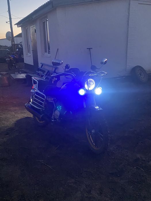 Продаю мотоцикл 200куб