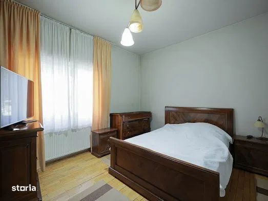 Casă de închiriat