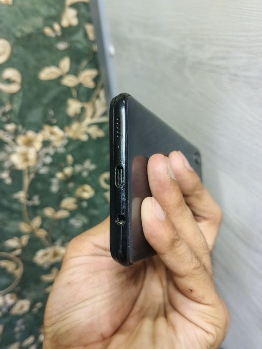Samsung A30 sotiladi arzon