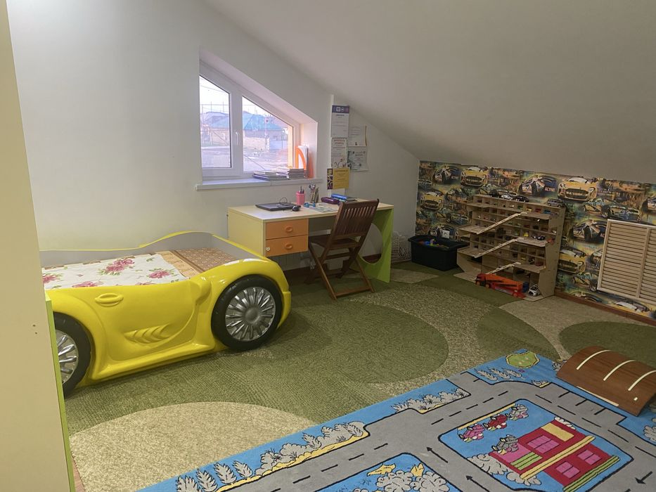 Дом мансардный большой