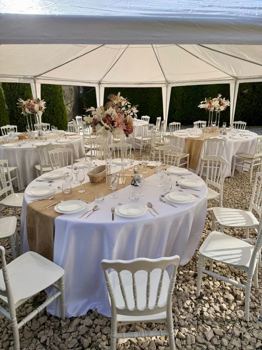 Corturi de închiriat