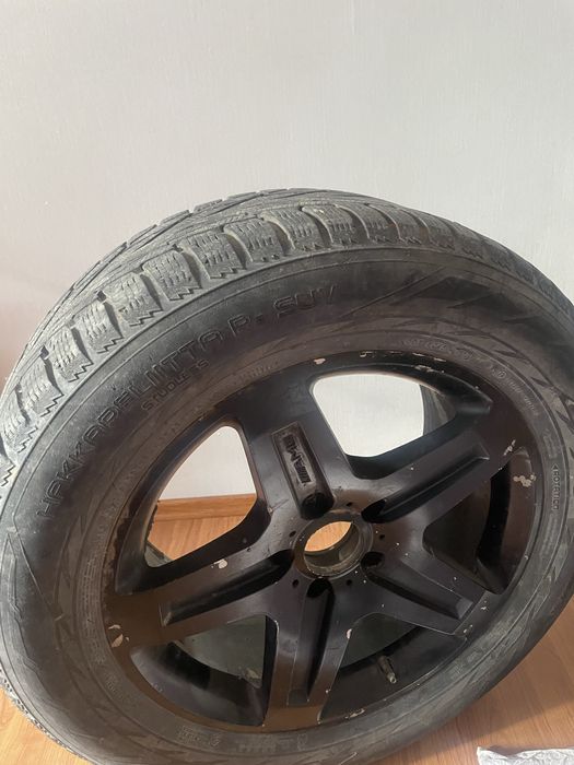 Продам шины с титанками 275 55 r19