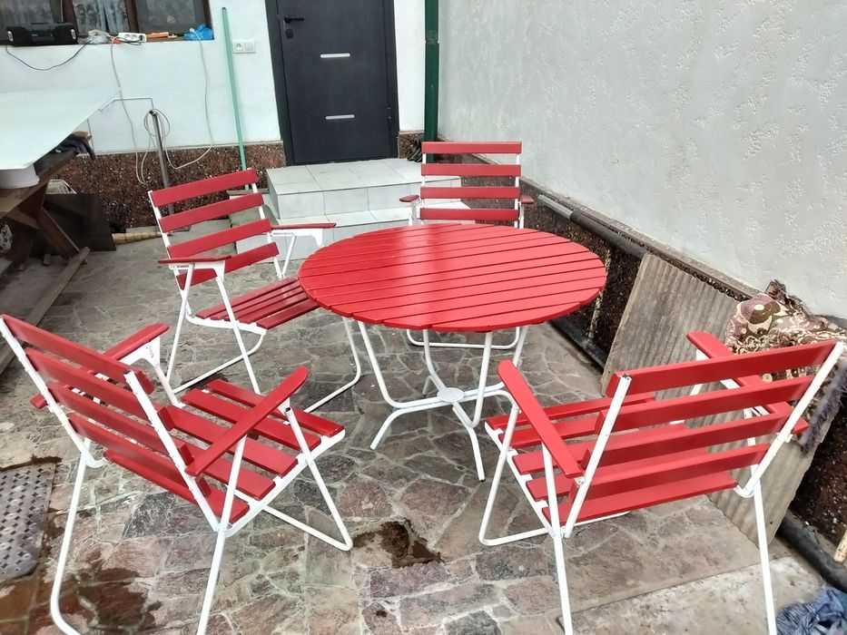 Комплект стол четыре стула раскладные подходят для дачи или на участк