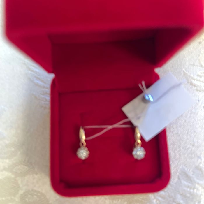 Серьги золотые с бриллиантом