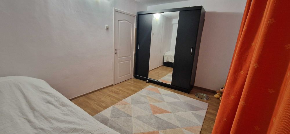Apartament 2 camere, situat la etajul 3, într-un bloc liniștit din Găești.