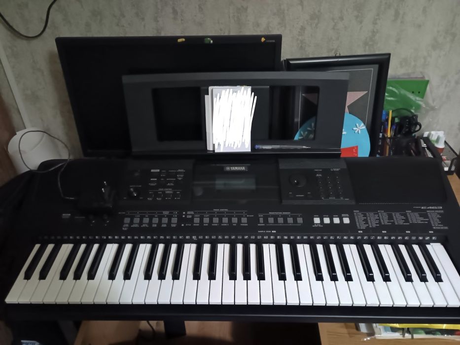 Yamaha PSR E-643