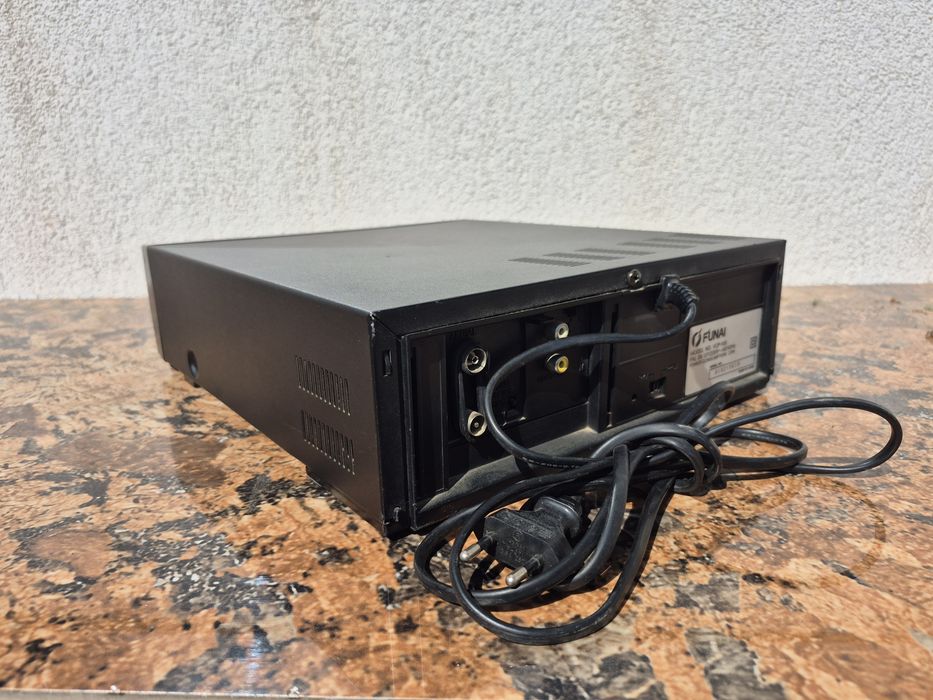 Vand video marca Funai model VCP-100,made in Japan 

- video casett