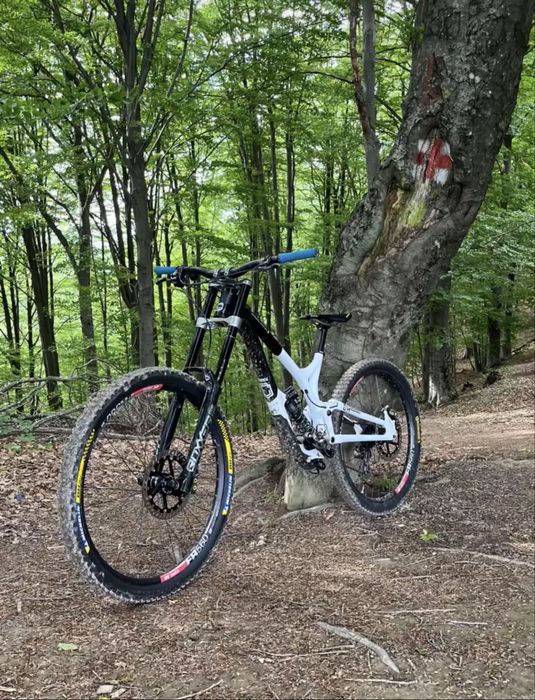 Vand commencal v4 stare impecabila