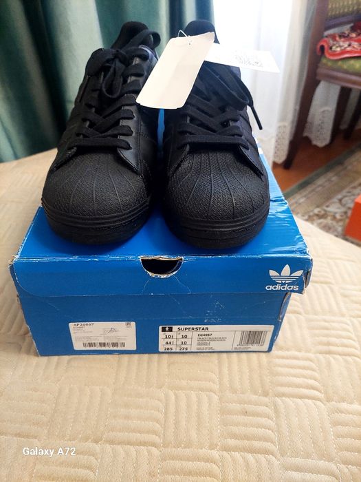 Продается кроссовки  Adidas Superstar. Размер 44.