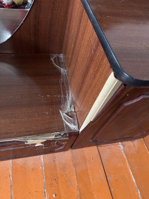 Трюмо требует ремонта